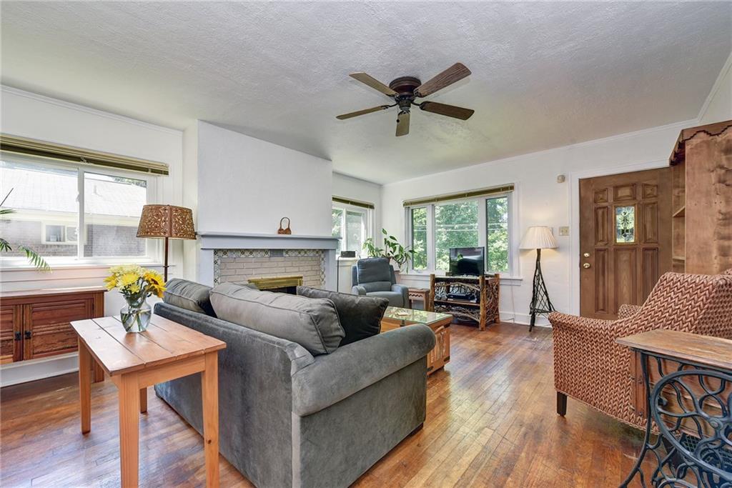 2922 Marshall Road Pittsburgh, PA 15214 - Photo 3 of 25 Light and bright!