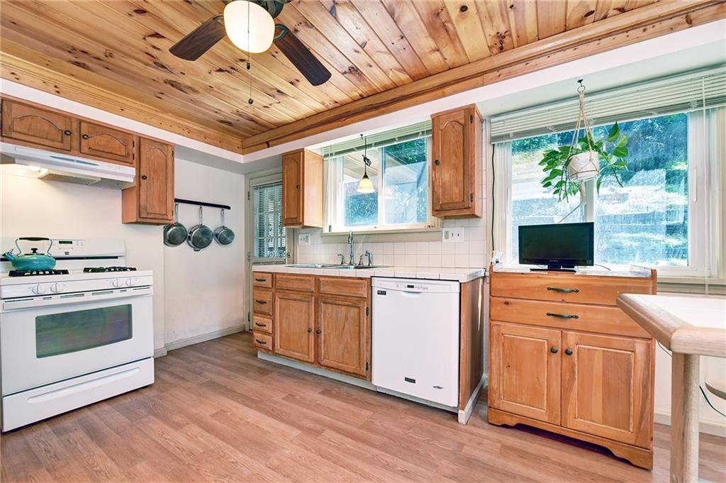 2922 Marshall Road Pittsburgh, PA 15214 - Photo 8 of 25 Custom wood plank ceiling. Eat-in kitchen space.