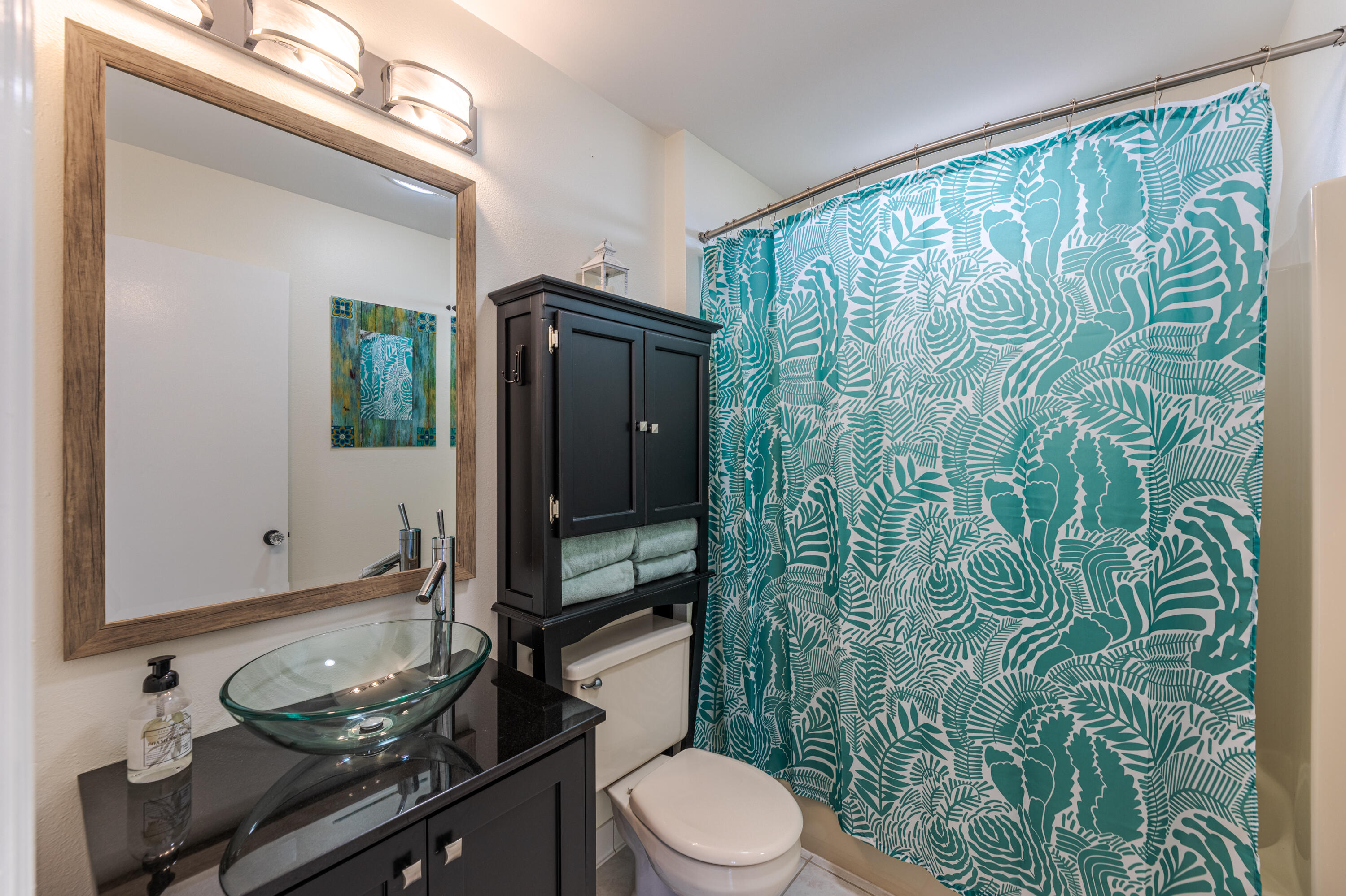 52 Lobstertail Road Big Pine Key, FL 33043 - Photo 12 of 26 Hall Bath