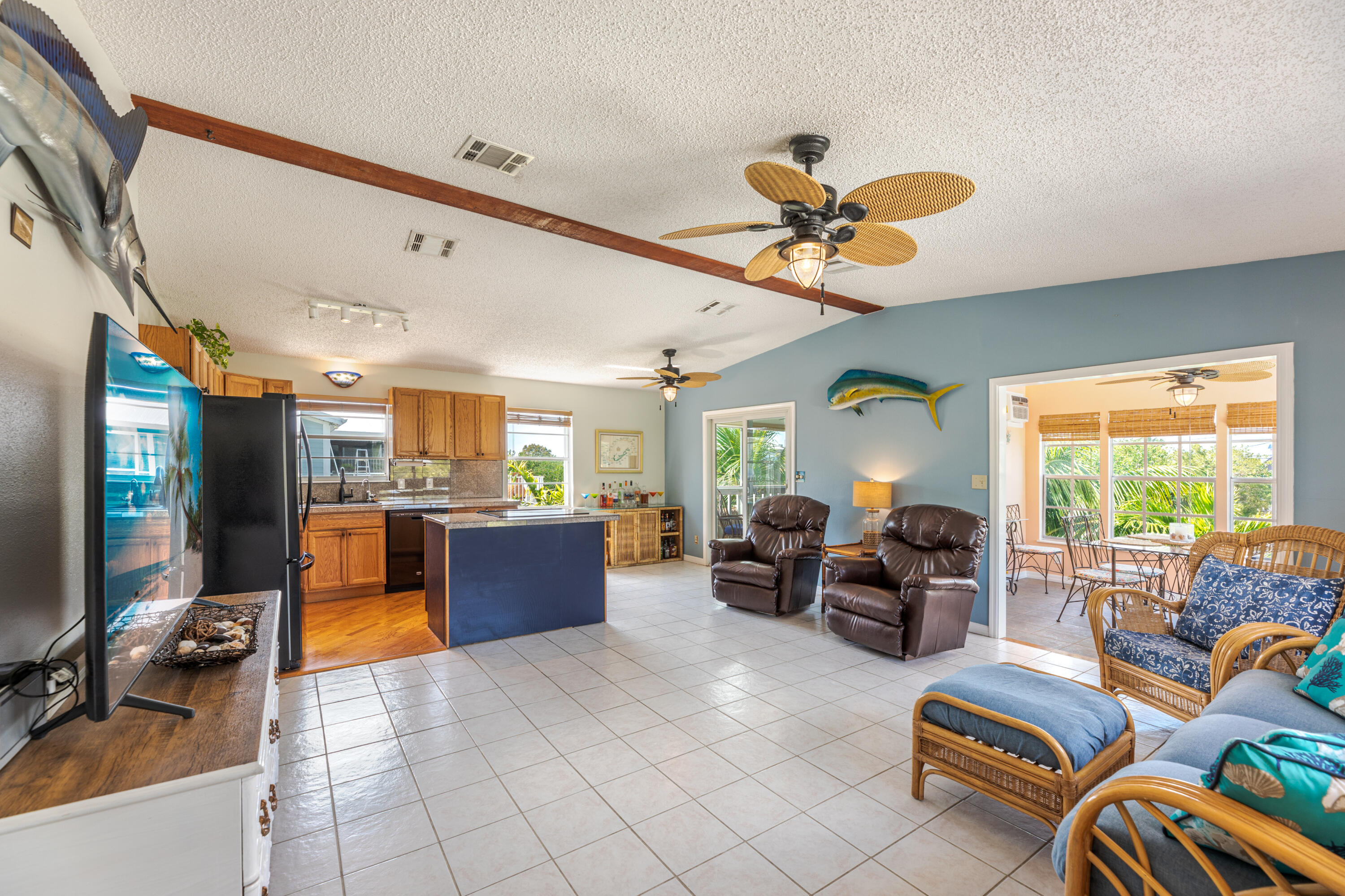 52 Lobstertail Road Big Pine Key, FL 33043 - Photo 8 of 26 Living Area