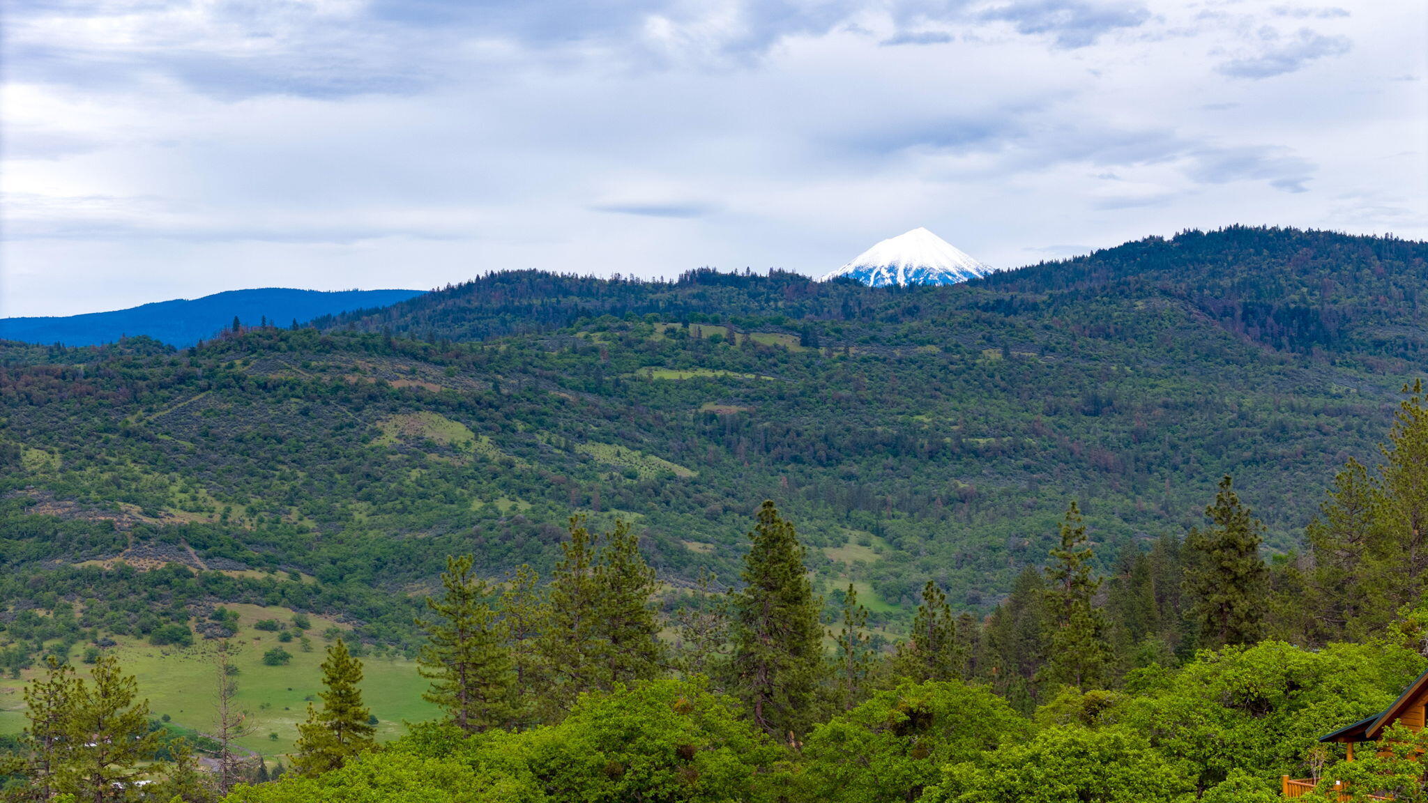 1011 Wren Ridge Drive Eagle Point, OR 97524 - Photo 27 of 89 Mountain Views