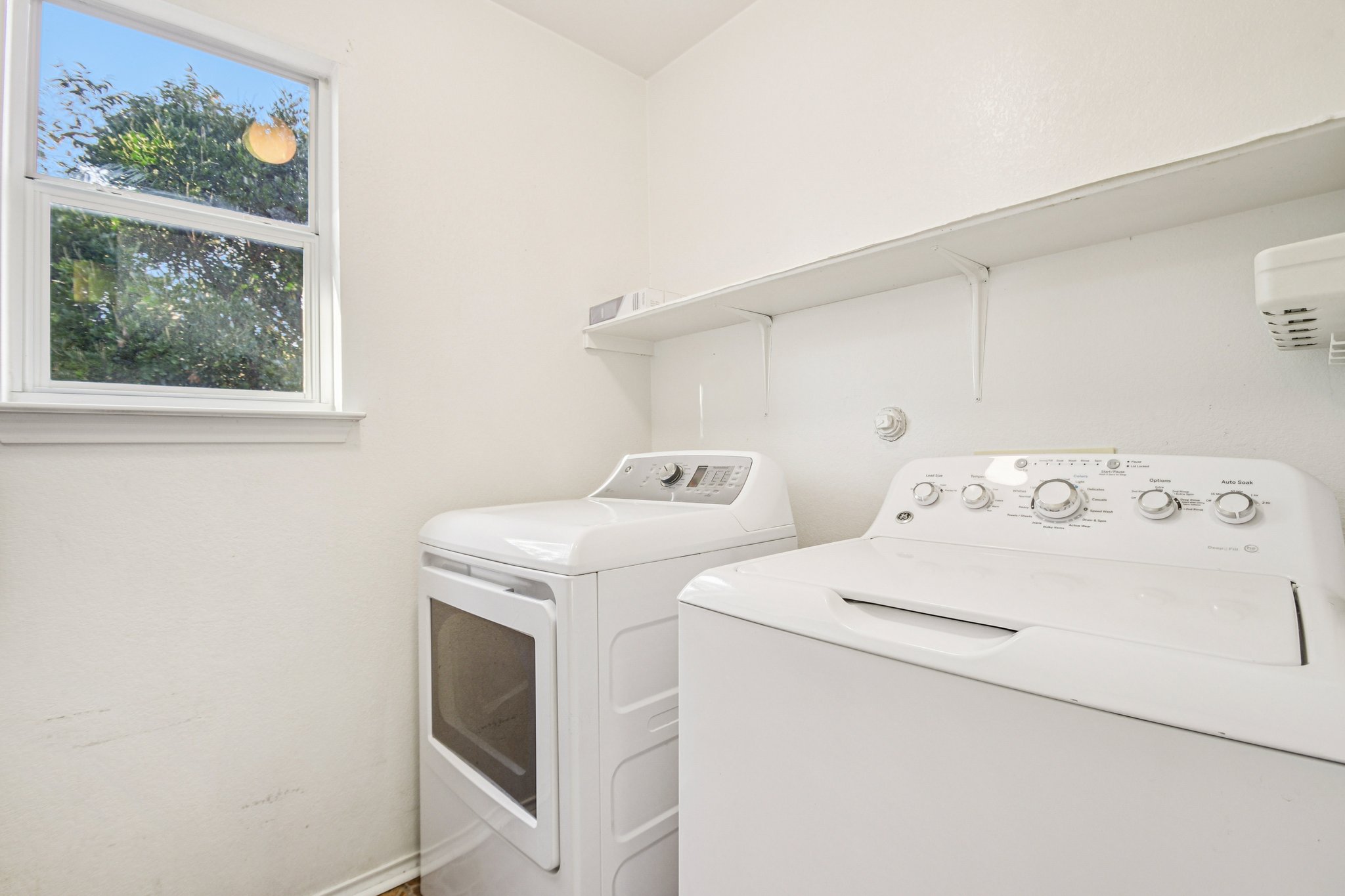 100 Kendall Cove Elgin, TX 78621 - Photo 21 of 23 Laundry area with washer and dryer