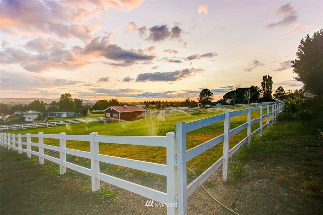 875 South Crestline Road Othello, WA 99344 - Photo 4 of 25