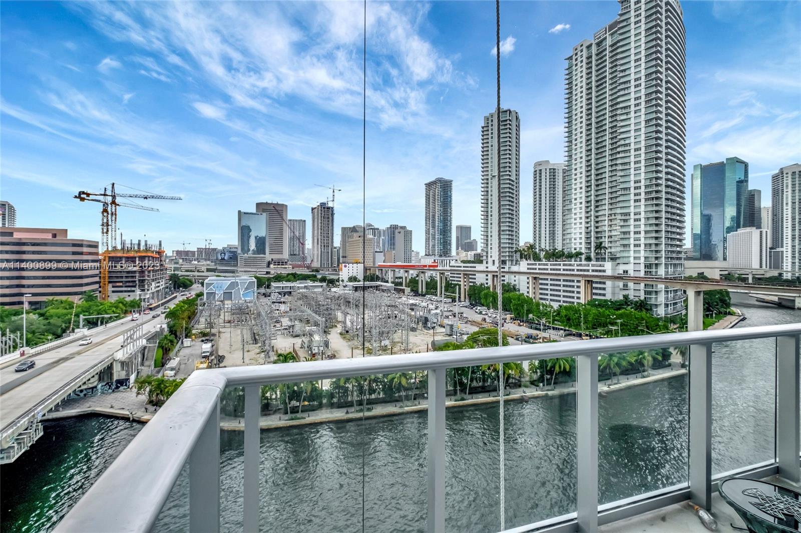 185 Southwest 7th Street, Unit 901 Miami, FL 33130 - Photo 21 of 35 a balcony with city view