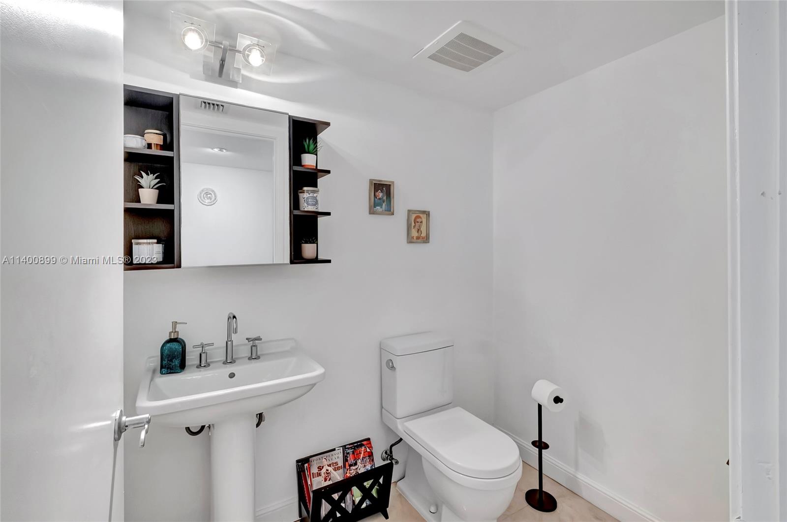 185 Southwest 7th Street, Unit 901 Miami, FL 33130 - Photo 3 of 35 a bathroom with a toilet sink and mirror