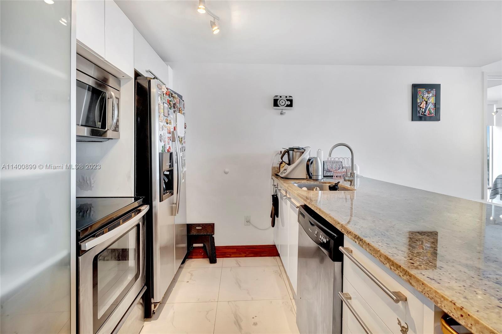 185 Southwest 7th Street, Unit 901 Miami, FL 33130 - Photo 6 of 35 a kitchen with stainless steel appliances a sink stove and refrigerator