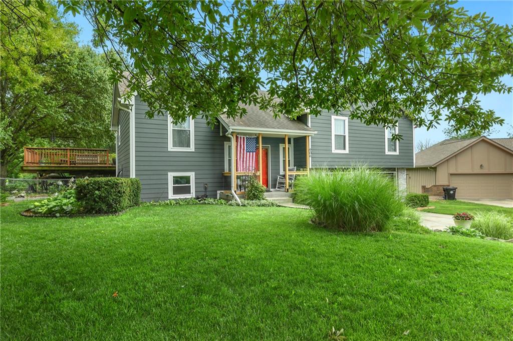 906 Fairview Circle Pleasant Hill, MO 64080 - Photo 3 of 30 Gallery Image 3