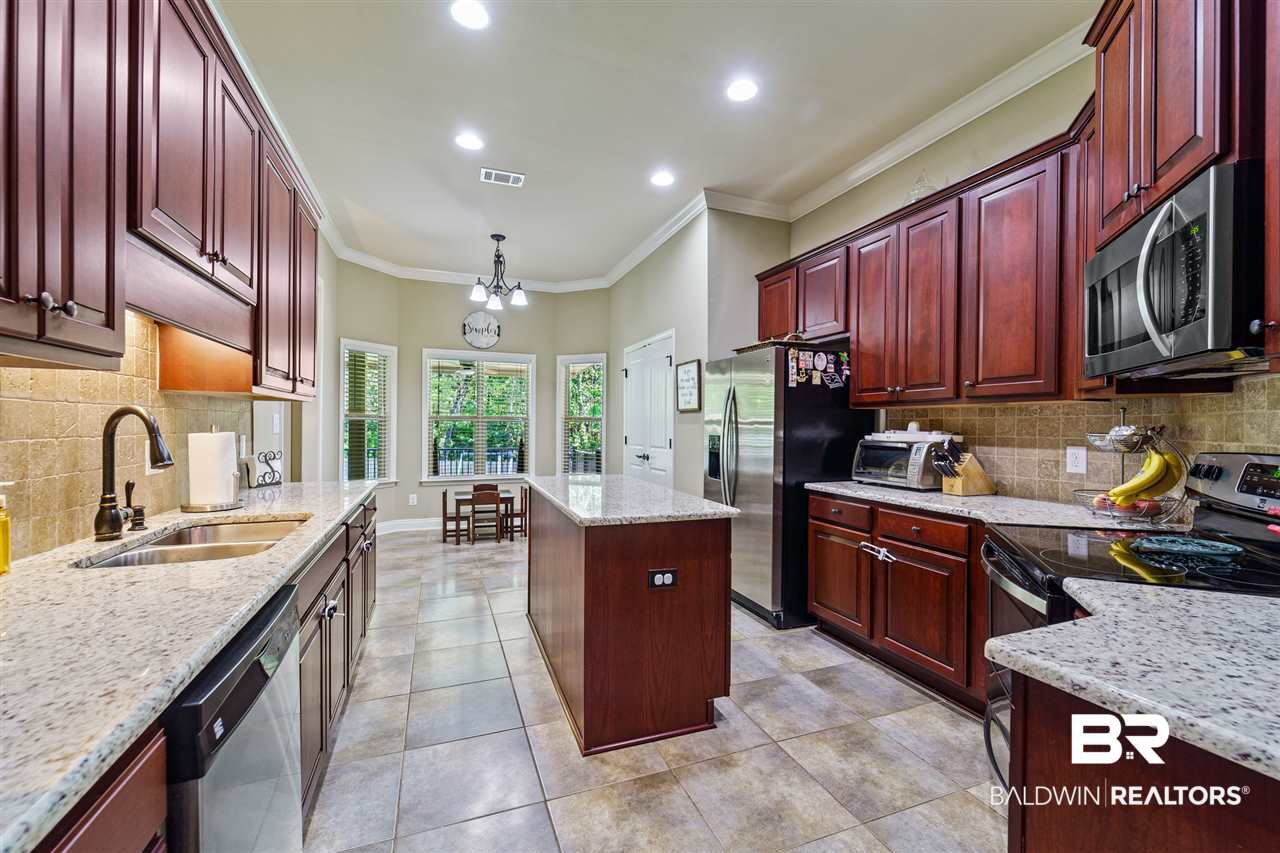 9692 Tanager Lane Daphne, AL 36527 - Photo 9 of 28 Kitchen