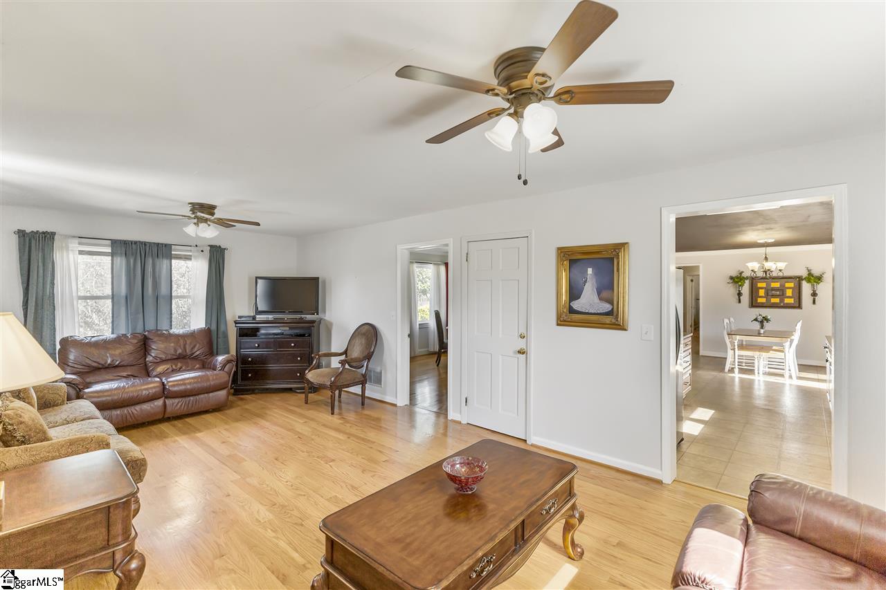 1131 Farrs Bridge Road Greenville, SC 29611 - Photo 4 of 28 Gallery Image 4