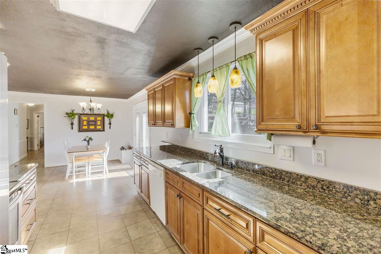 1131 Farrs Bridge Road Greenville, SC 29611 - Photo 8 of 28 Gallery Image 8