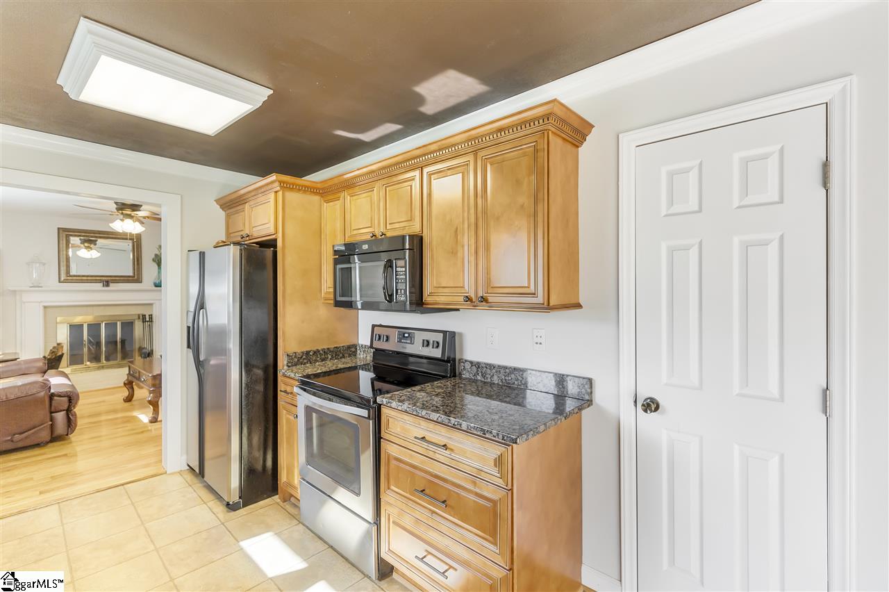 1131 Farrs Bridge Road Greenville, SC 29611 - Photo 9 of 28 Gallery Image 9
