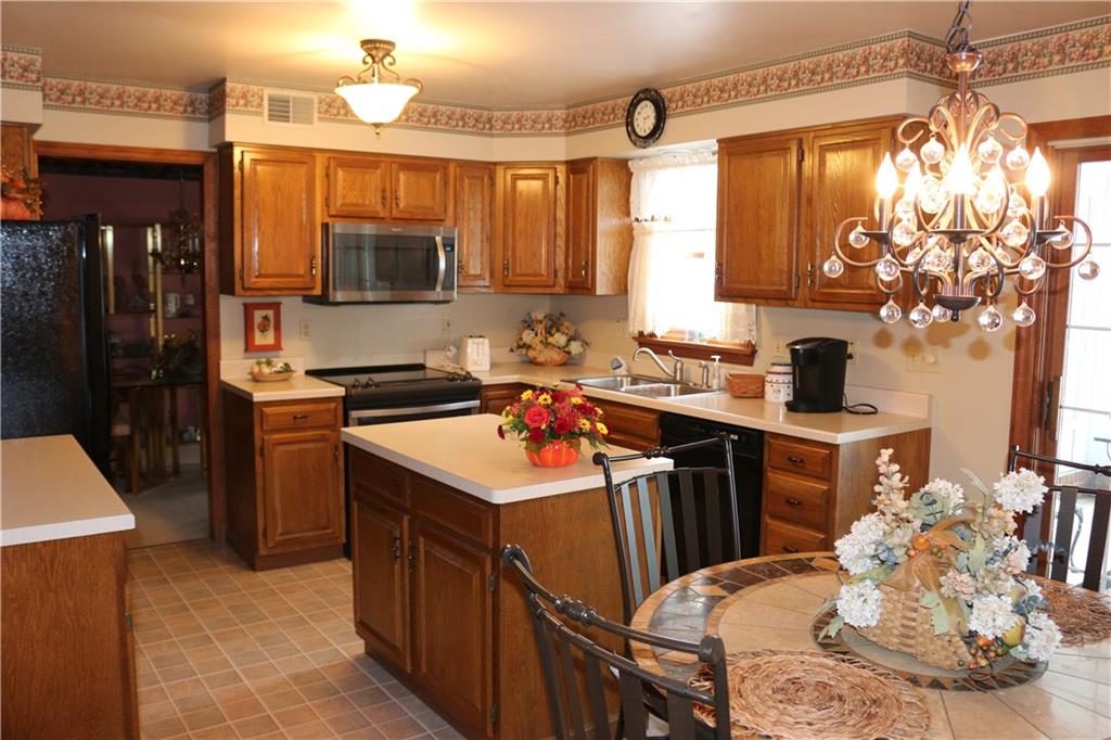 133 Kaye Circle Beaver, PA 15009 - Photo 4 of 17