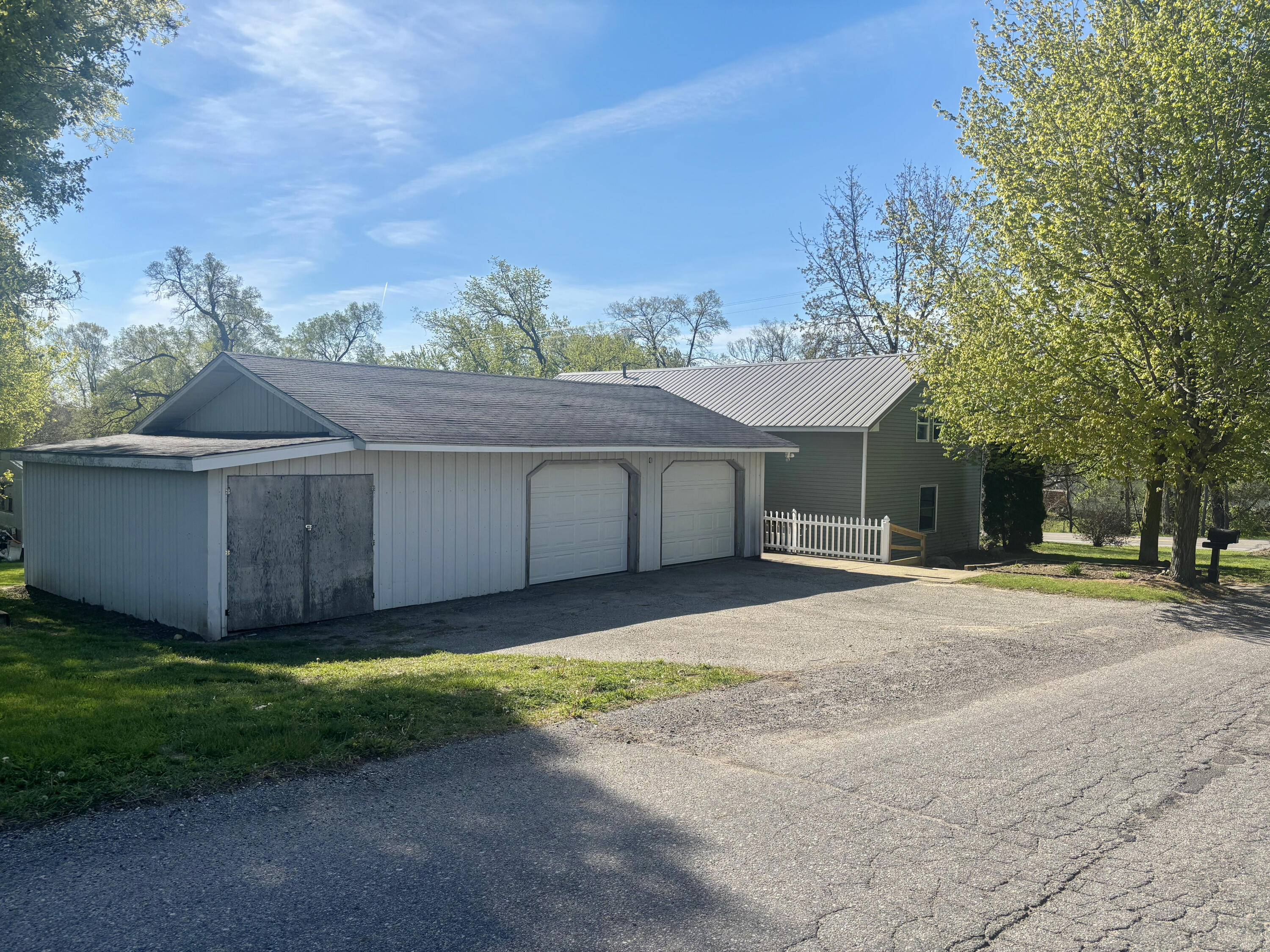 126 East Maple Street Muir, MI 48860 - Photo 3 of 28 IMG_8188