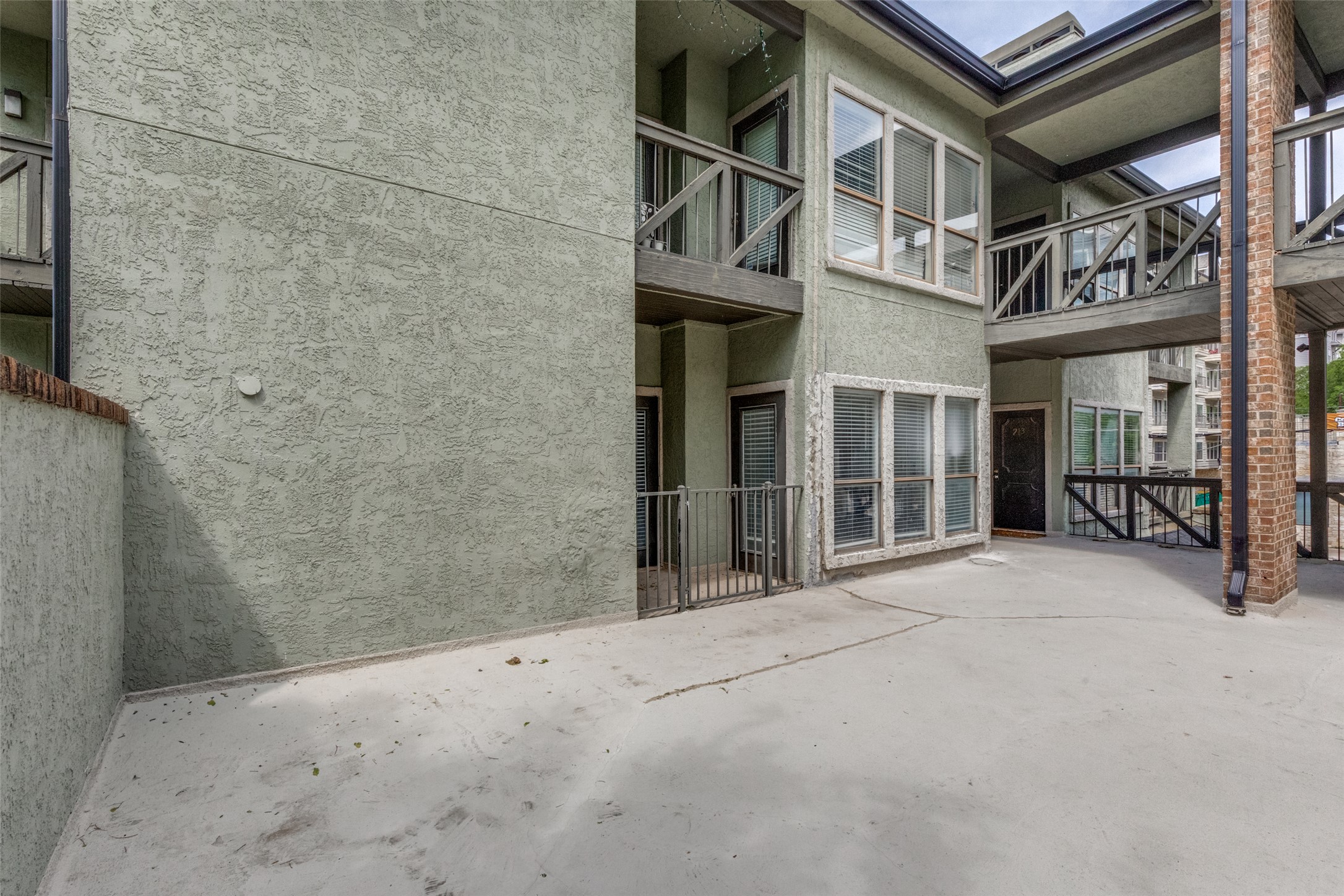 807 West 25th Street, Unit 214 Austin, TX 78705 - Photo 26 of 26 a view of a building with a street