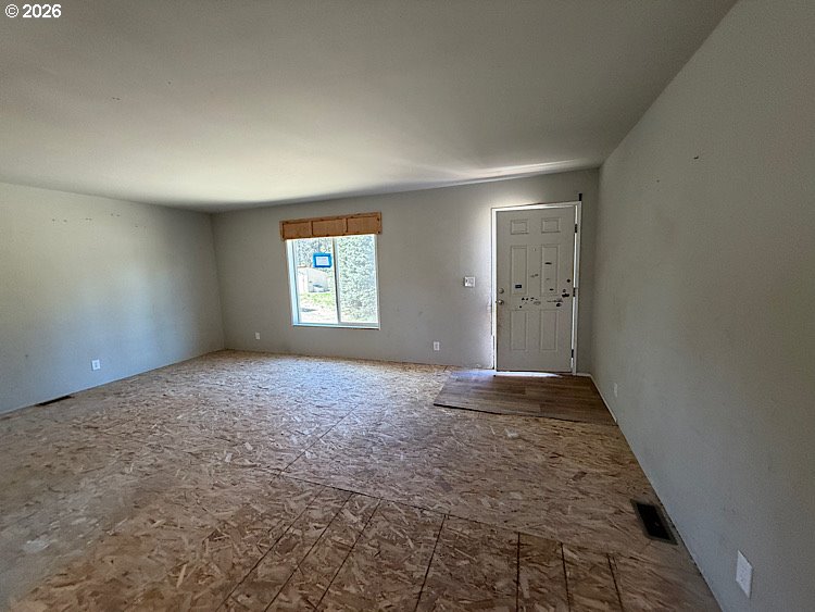 16125 Hawks Lair Road La Pine, OR 97739 - Photo 35 of 35 an empty room with windows