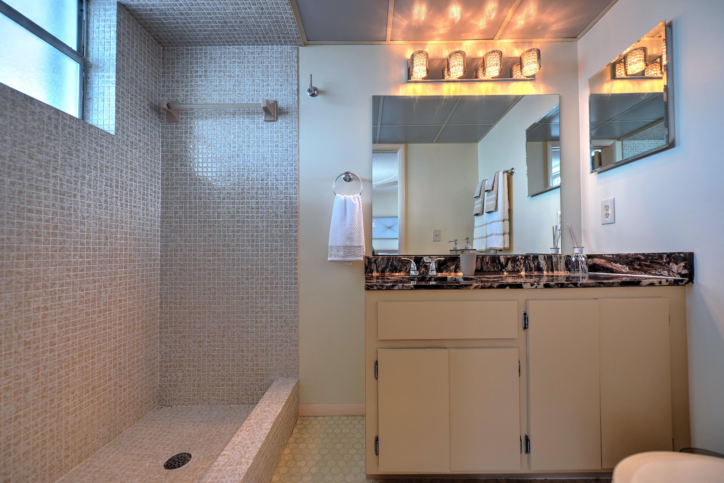 200 Harborview Drive, Unit PH 4 Tavernier, FL 33070 - Photo 18 of 33 a bathroom with a sink and a mirror