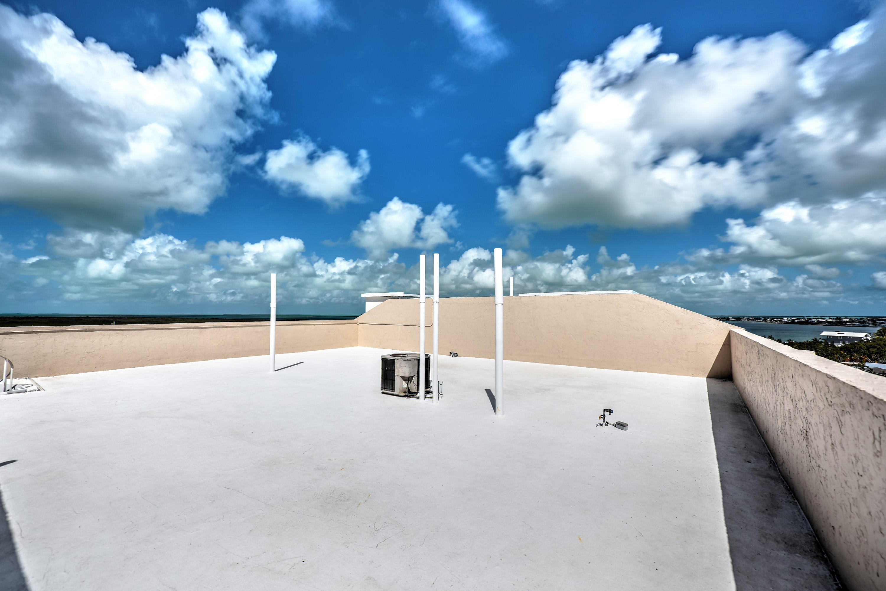 200 Harborview Drive, Unit PH 4 Tavernier, FL 33070 - Photo 19 of 33 a view of a terrace