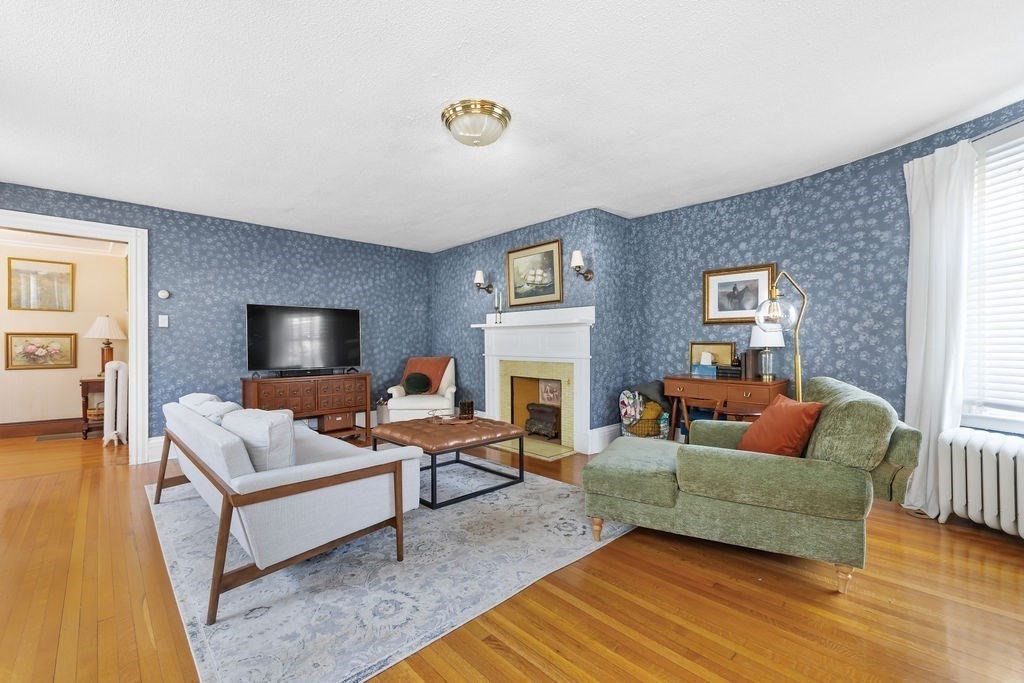 200 Washington Street Boston, MA 02135 - Photo 7 of 27 a living room with furniture and a flat screen tv