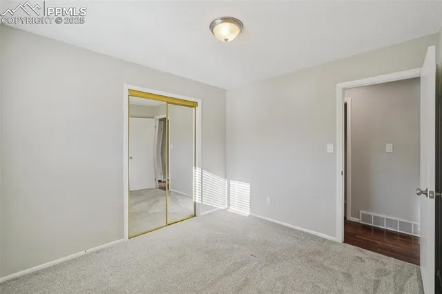 a view of utility room