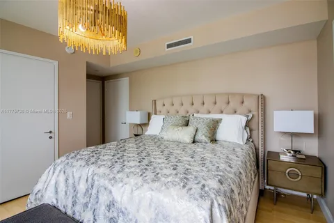 $1,250,000 | 6000 Indian Creek Drive, Unit 11A, Miami Beach, FL 33140