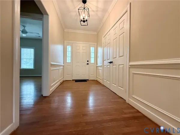 a view of empty room with wooden floor and ceiling fan