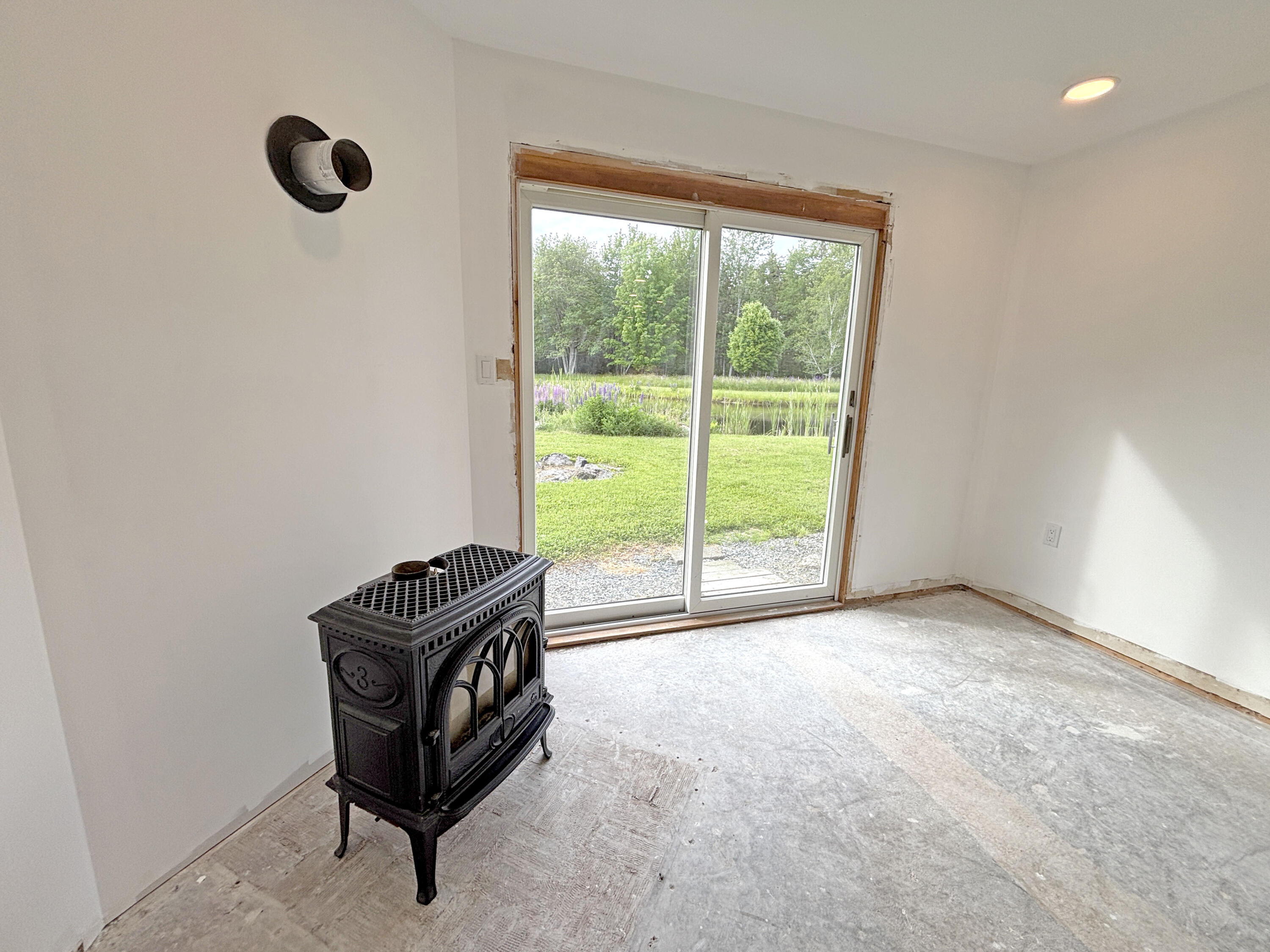 607 Oak Point Road Trenton, ME 04605 - Photo 145 of 187 living room (1)