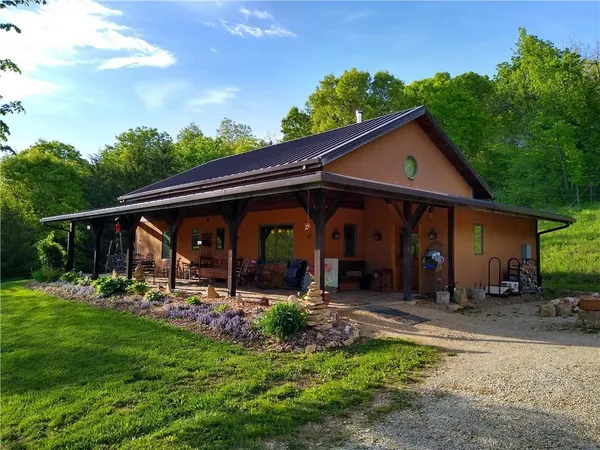$699,000 | 3395 Buck Creek Road, Perry, KS 66073