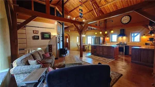 $699,000 | 3395 Buck Creek Road, Perry, KS 66073