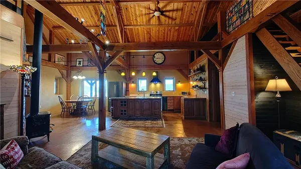 $699,000 | 3395 Buck Creek Road, Perry, KS 66073