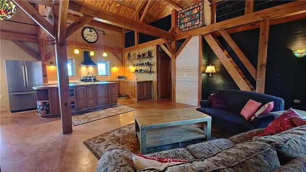 $699,000 | 3395 Buck Creek Road, Perry, KS 66073