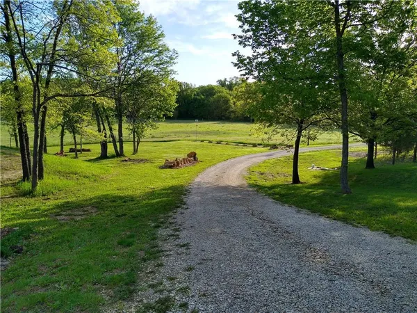$699,000 | 3395 Buck Creek Road, Perry, KS 66073