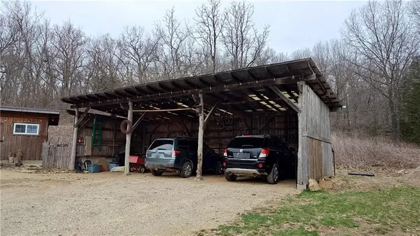$699,000 | 3395 Buck Creek Road, Perry, KS 66073