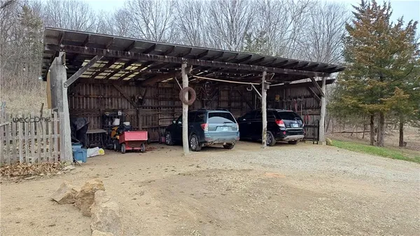 $699,000 | 3395 Buck Creek Road, Perry, KS 66073