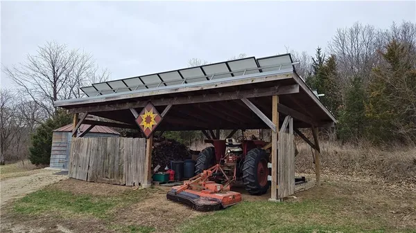 $699,000 | 3395 Buck Creek Road, Perry, KS 66073