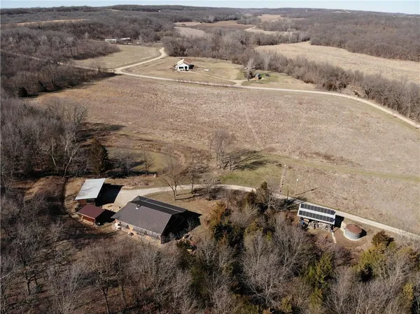 $699,000 | 3395 Buck Creek Road, Perry, KS 66073