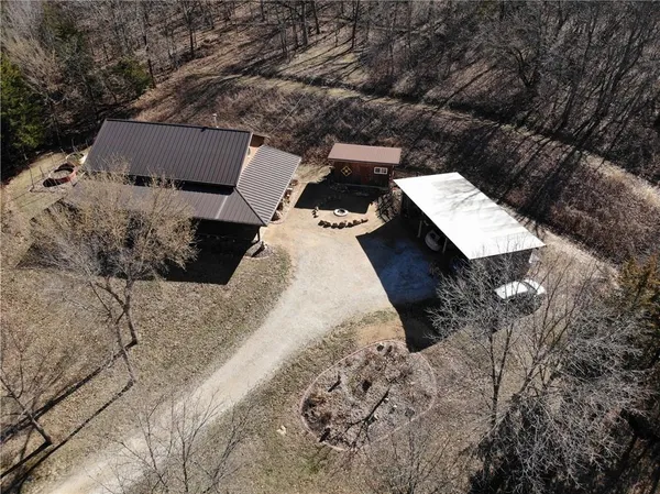 $699,000 | 3395 Buck Creek Road, Perry, KS 66073