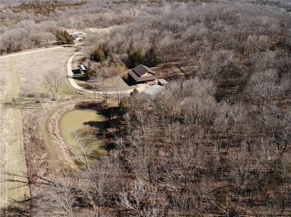 $699,000 | 3395 Buck Creek Road, Perry, KS 66073