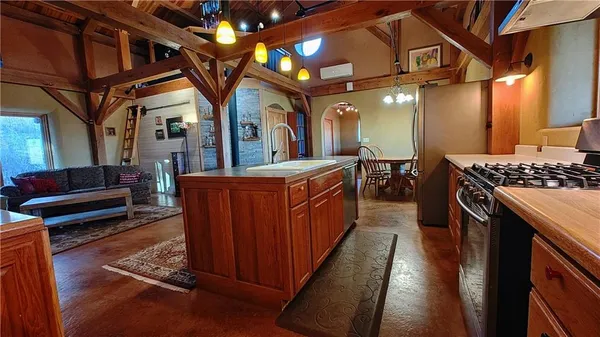 $699,000 | 3395 Buck Creek Road, Perry, KS 66073