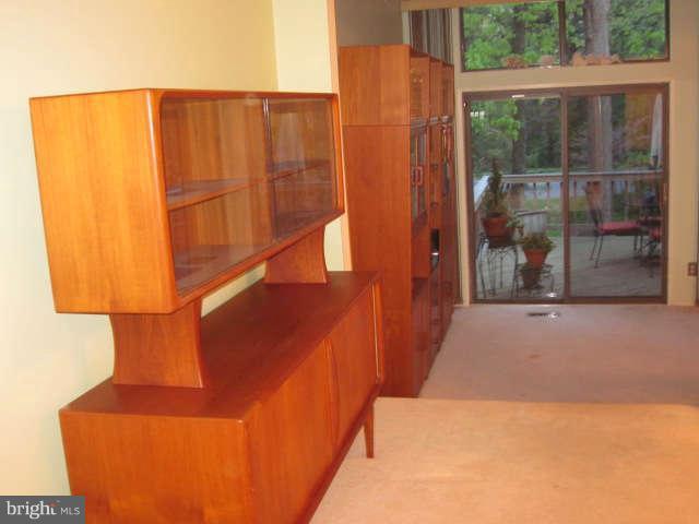 1553 Scandia Circle Reston, VA 20190 - Photo 2 of 18 Spacious/ Entertainment Center