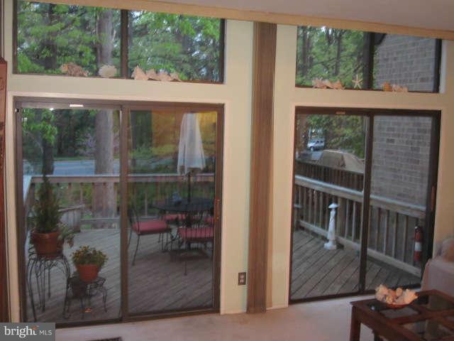 1553 Scandia Circle Reston, VA 20190 - Photo 6 of 18 Loads of Light & Windows