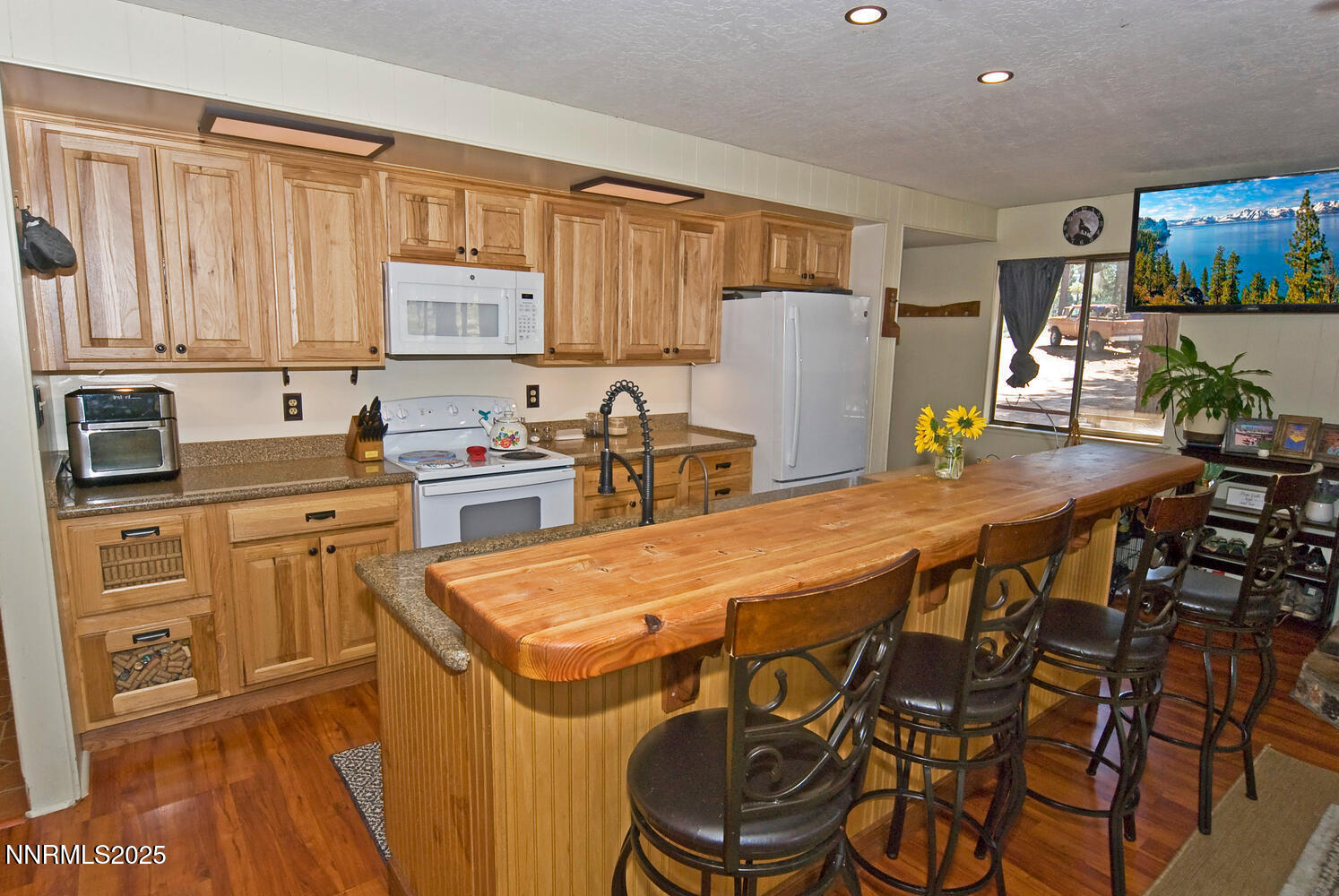 555 Pleasant Valley Road Markleeville, CA 96120 - Photo 13 of 36 555 Pleasant Valley Rd-large-017-022-Kit