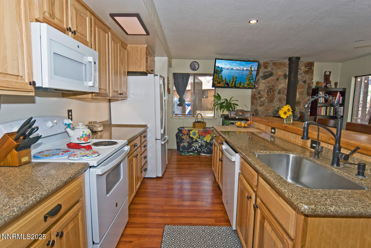 555 Pleasant Valley Road Markleeville, CA 96120 - Photo 18 of 36 555 Pleasant Valley Rd-large-014-021-Kit