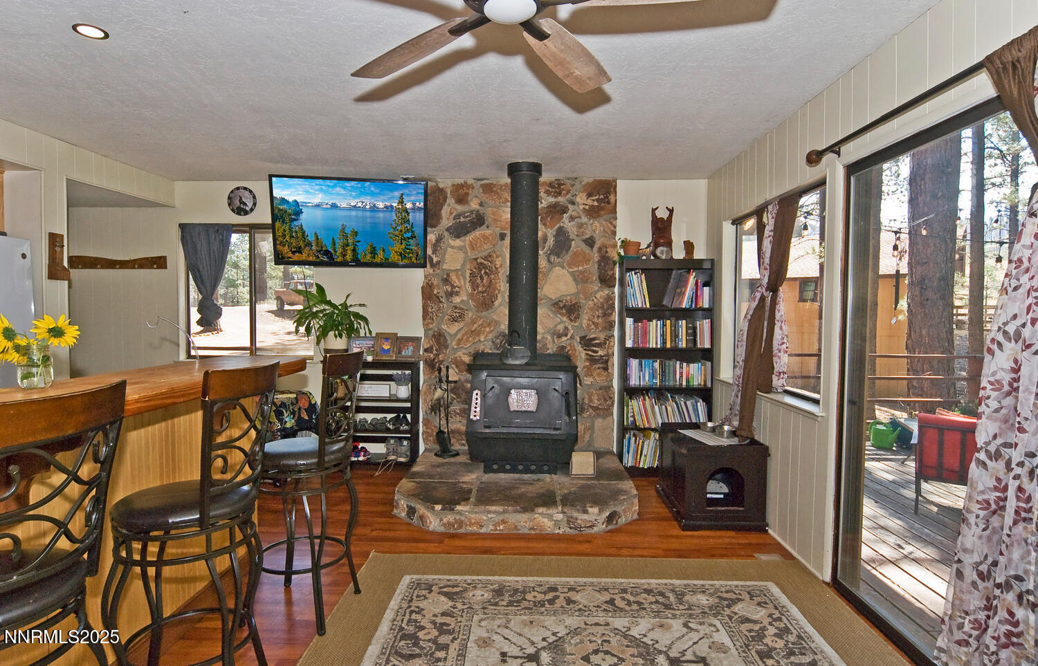 555 Pleasant Valley Road Markleeville, CA 96120 - Photo 19 of 36 555 Pleasant Valley Rd-large-015-006-Liv