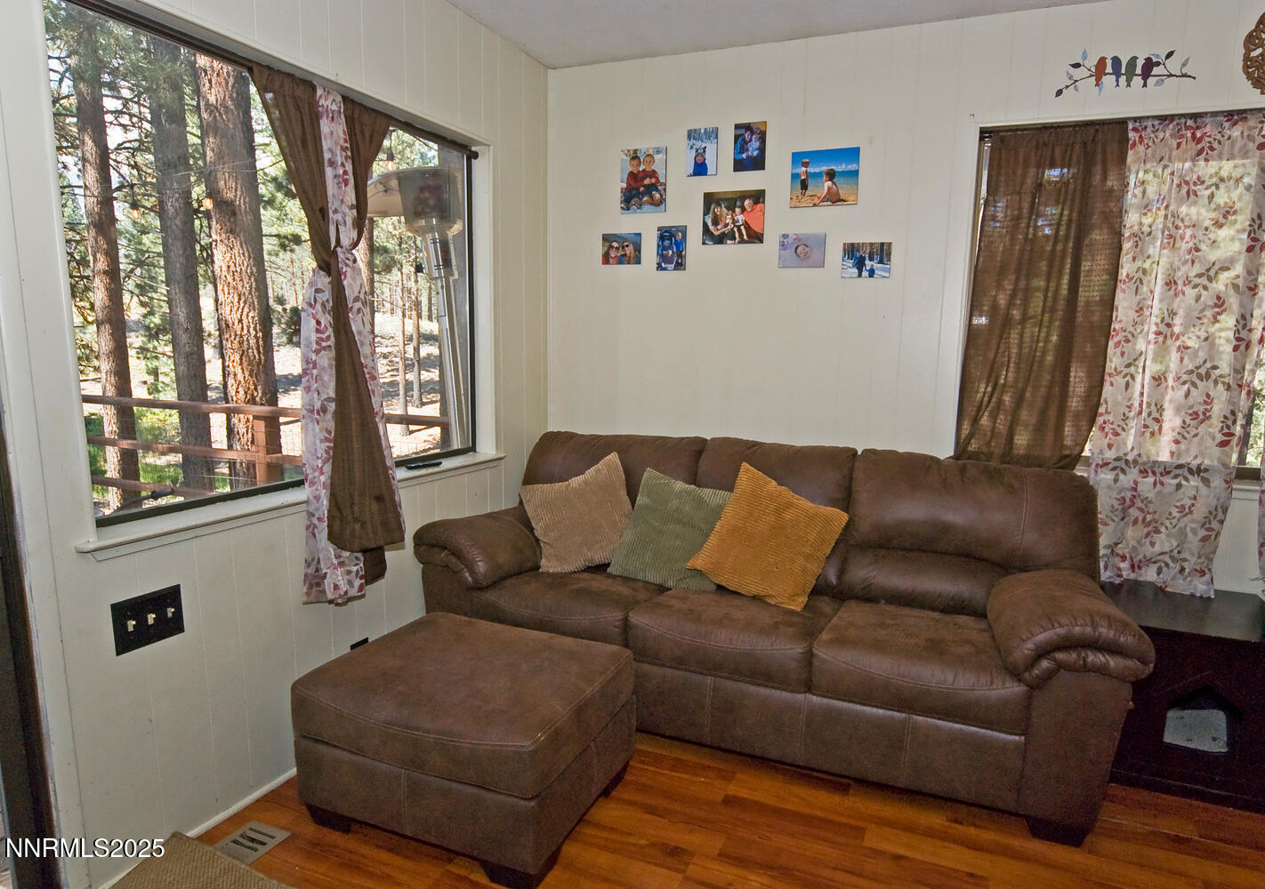 555 Pleasant Valley Road Markleeville, CA 96120 - Photo 20 of 36 555 Pleasant Valley Rd-large-016-001-Liv