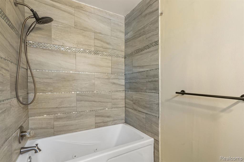 19081 Collinson Avenue Eastpointe, MI 48021 - Photo 22 of 31