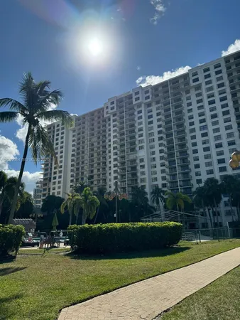 $2,000 | 18151 Northeast 31st Court, Unit 1408, Aventura, FL 33160