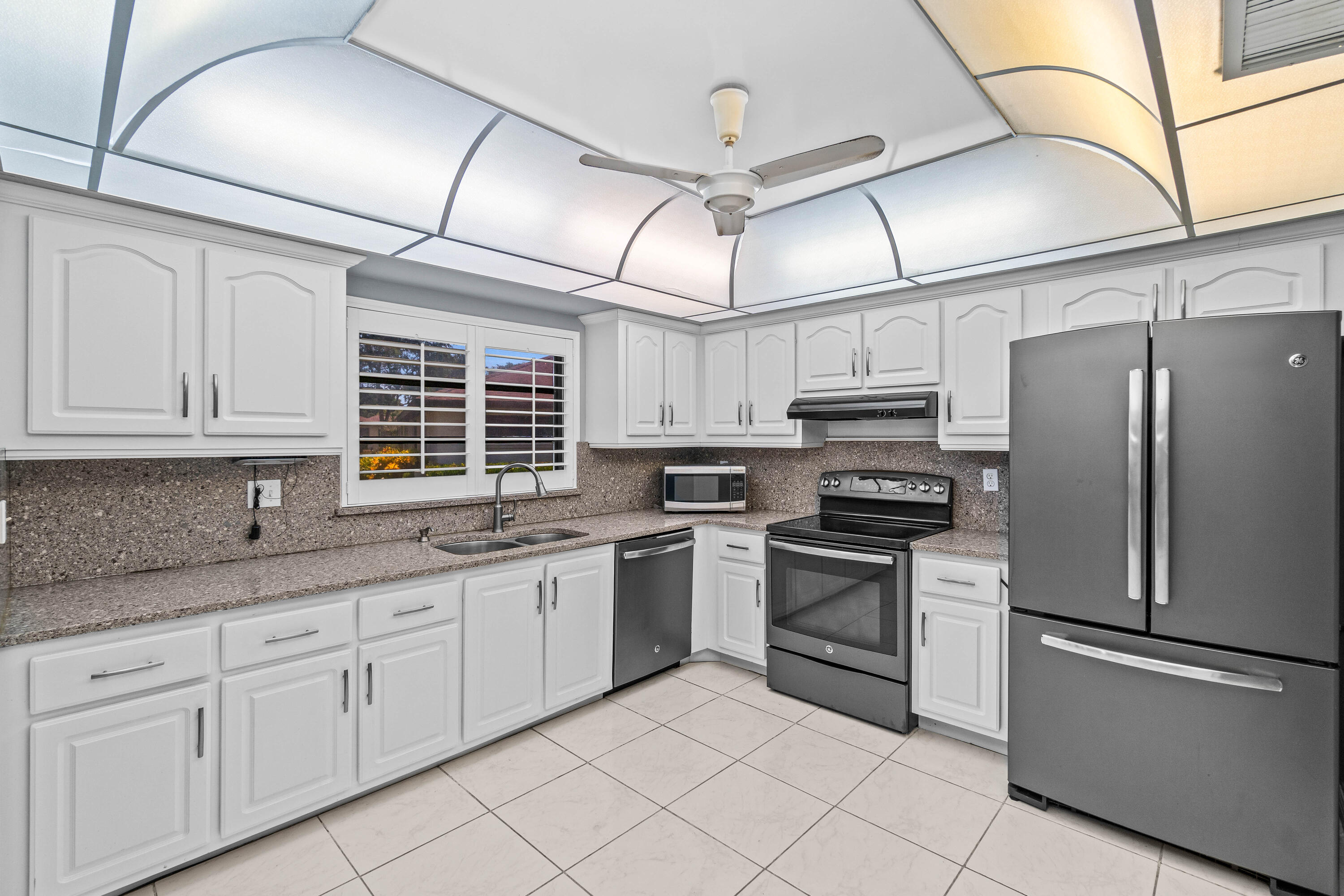 4897 Hawkwood Road, Unit A Boynton Beach, FL 33436 - Photo 3 of 25 Kitchen