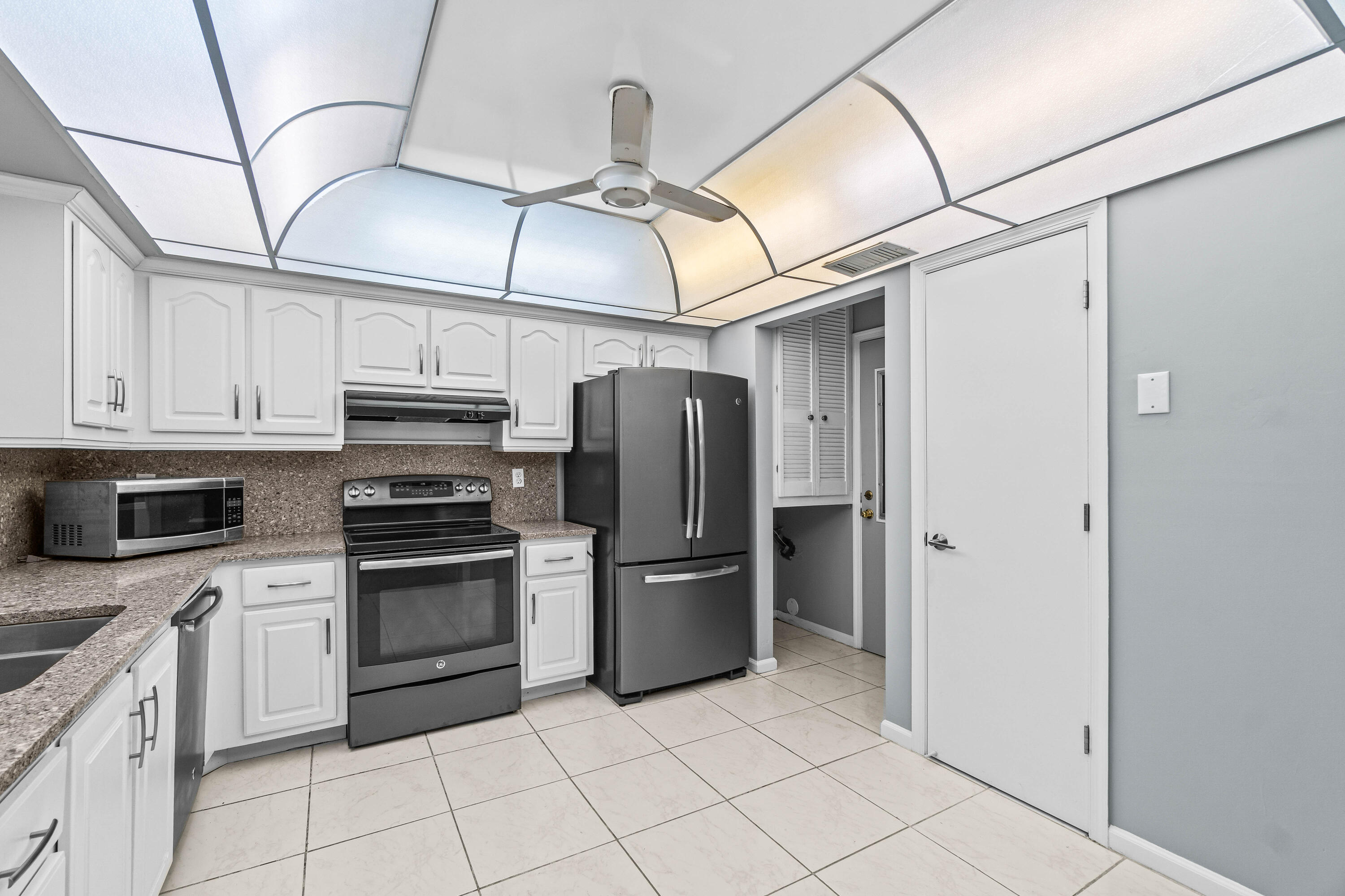 4897 Hawkwood Road, Unit A Boynton Beach, FL 33436 - Photo 4 of 25 Kitchen