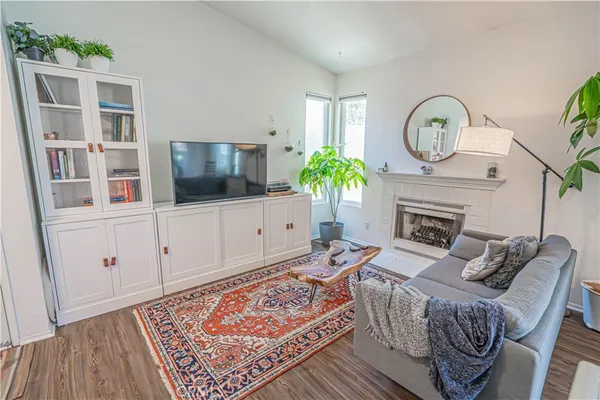 $420,000 | 2402 Pleasant Way, Unit H, Thousand Oaks, CA 91362