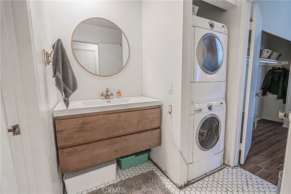 $420,000 | 2402 Pleasant Way, Unit H, Thousand Oaks, CA 91362